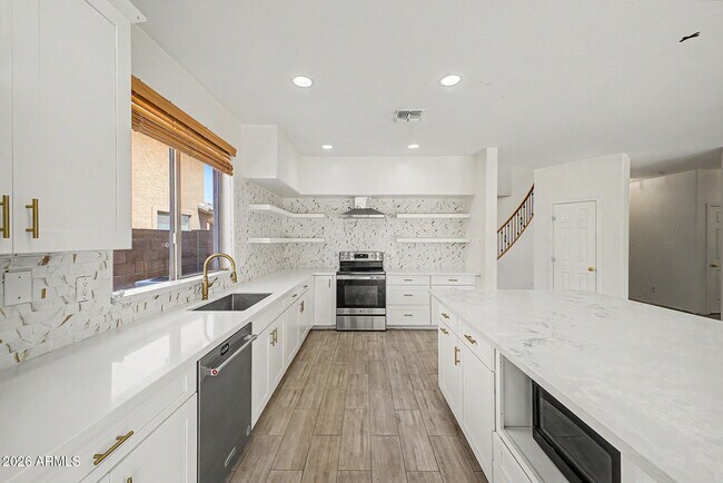 Building Photo - 3119 W Pleasant Ln