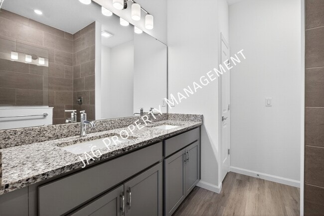 Building Photo - 813 Clifton Rd SE