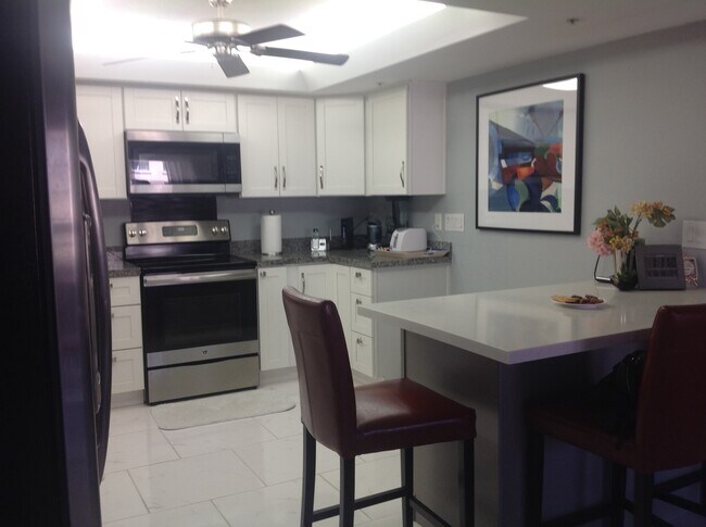 Building Photo - 7950 E Camelback Rd