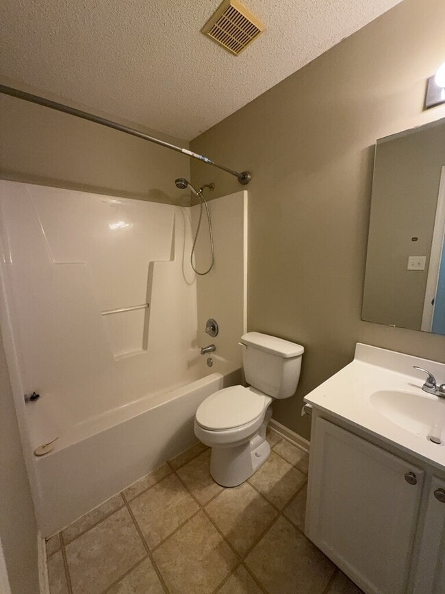 Building Photo - Nice 3 Bedroom, 2 Bath Home in Hubert