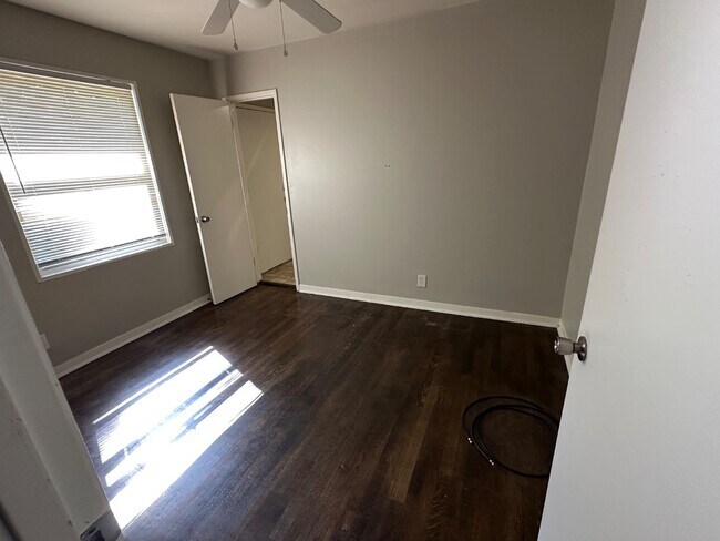 Building Photo - 4931 Kimball Ave