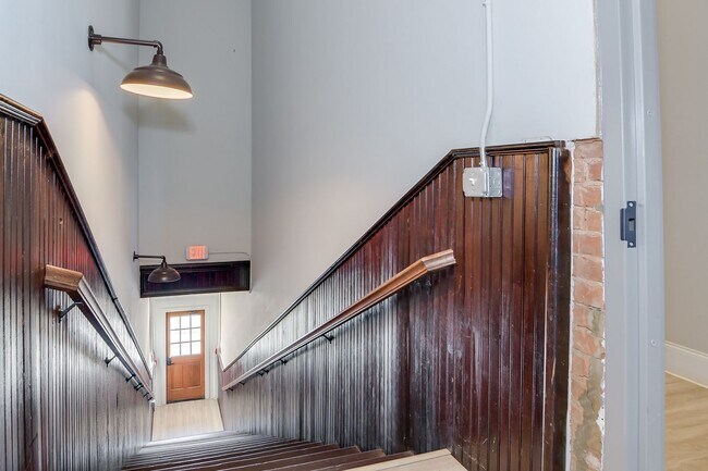 Building Photo - 164 N Louisville St