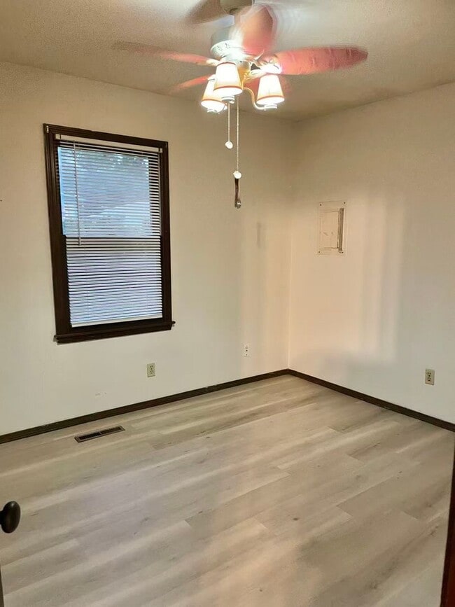 Building Photo - Cute house north Springfield