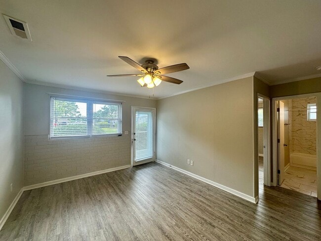 Building Photo - SEAGATE VILLAGE - Located off Greenville A...