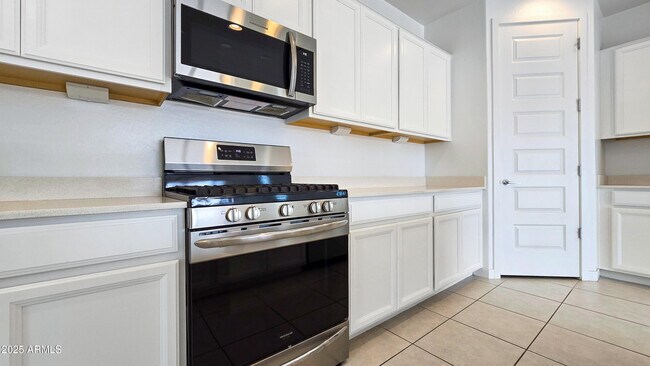 Building Photo - 2563 W Hidalgo Ave