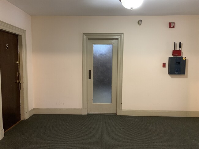 Building Photo - 40 Chester St