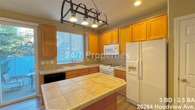 Building Photo - 20264 Hoodview Ave
