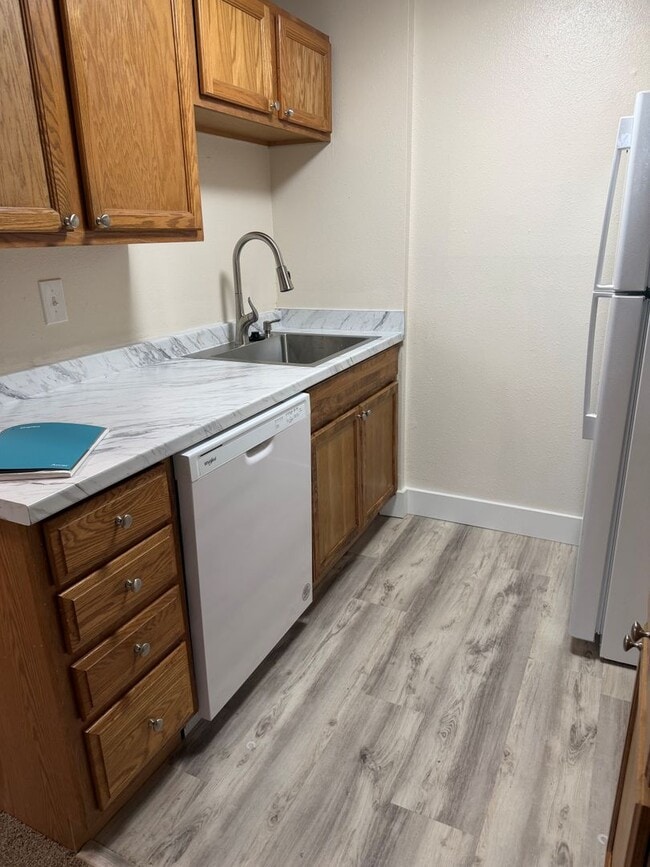 Building Photo - Second floor unit