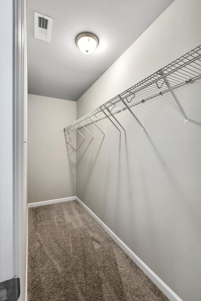 Building Photo - Furnished rental available now!!