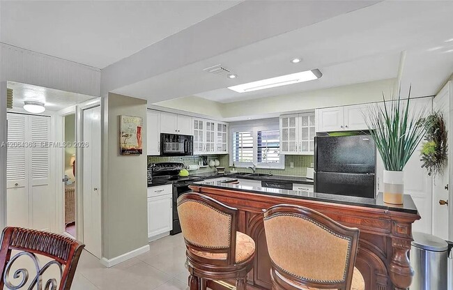 Building Photo - 6060 S Falls Cir Dr