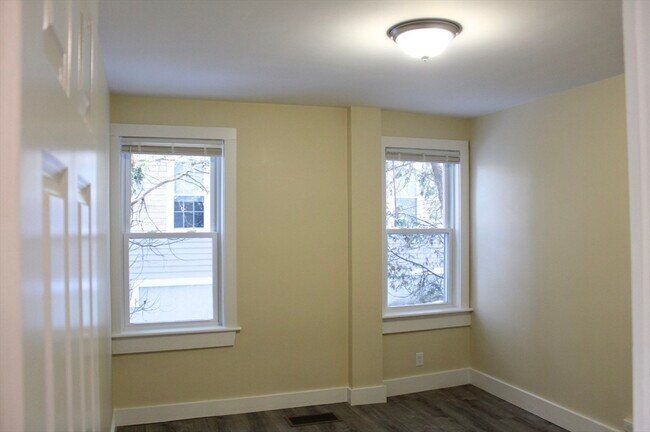 Building Photo - 78 Endicott St