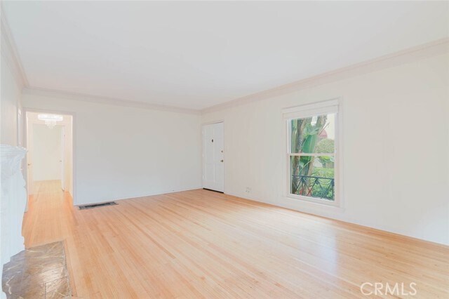 Building Photo - 5962 S San Vicente Blvd