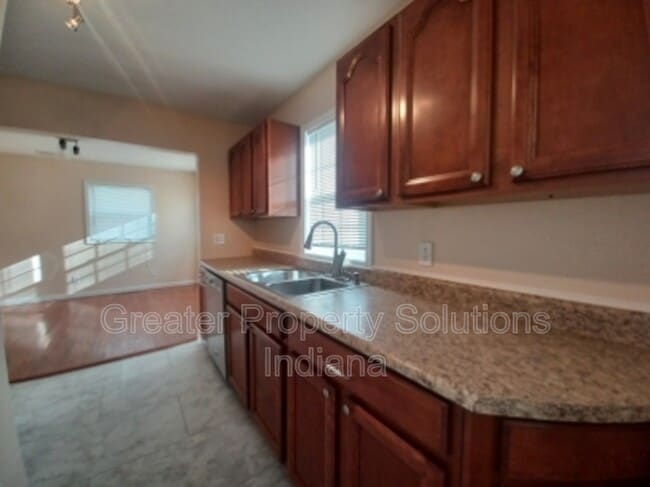 Building Photo - 412 W South St