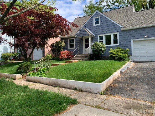 Primary Photo - 523 Hory St