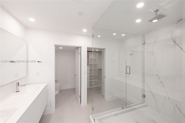 Building Photo - 151 Crandon Blvd