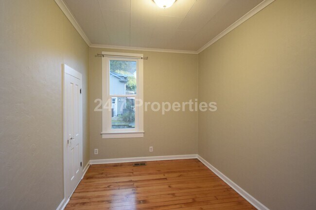 Building Photo - Charming Home in the Heart of Oregon City