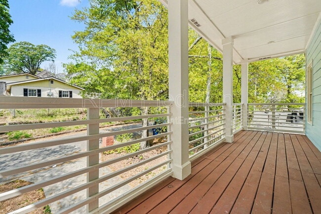 Building Photo - 1034 Hubbard St SW