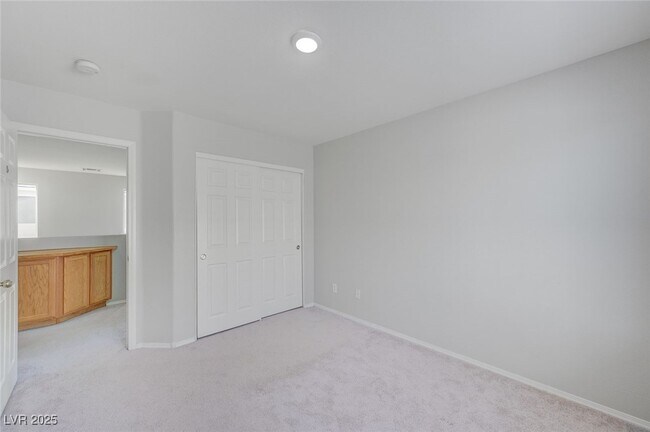 Building Photo - 2586 Begonia Valley Ave