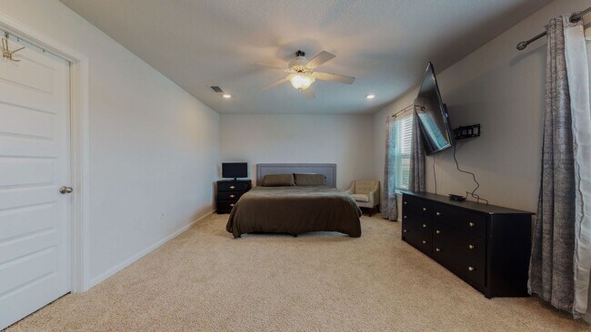 Building Photo - Hammock Bay! 4 bed 2.5 bath home located i...