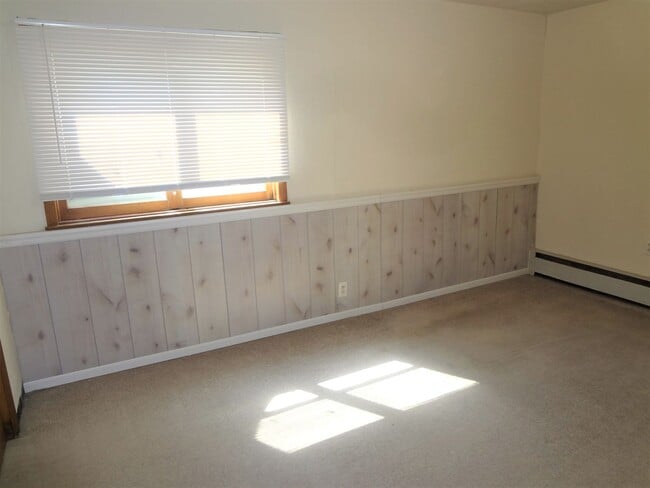 Building Photo - Cozy 1 Bedroom Apartment off East Campus