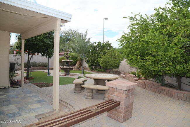 Building Photo - 1108 E Pinto Dr