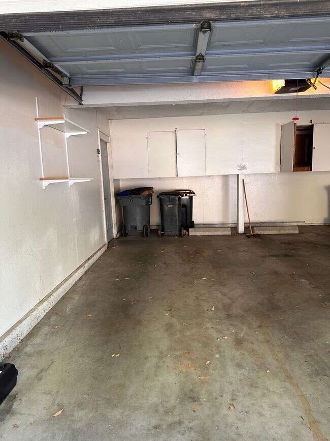 Building Photo - Charming 2-Bedroom Townhome in North Davis...