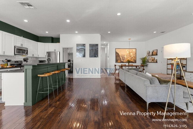 Building Photo - 108 Ash St