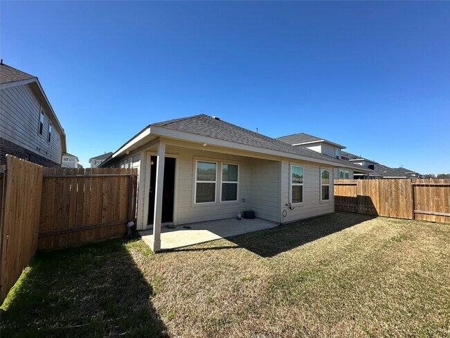 Building Photo - 15515 Sailpoint Ln