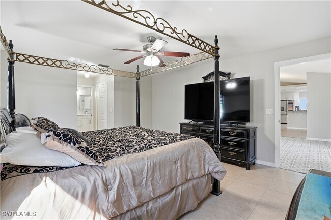 Building Photo - 4421 SW 14th Pl