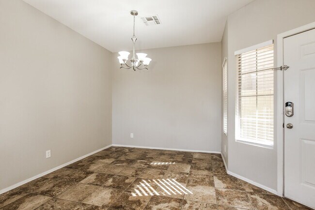 Building Photo - 1410 E June St