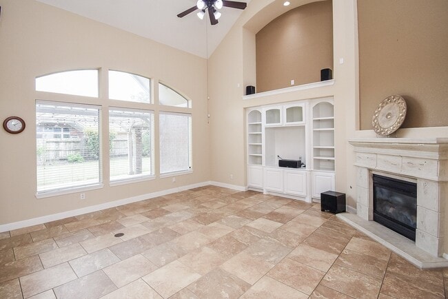 Building Photo - 7606 Westmoreland Dr