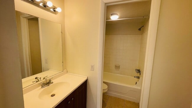 Building Photo - 5504 Pokeweed Ct