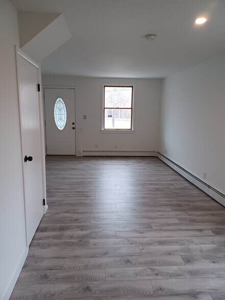 liv/din room - 21 2nd Ave