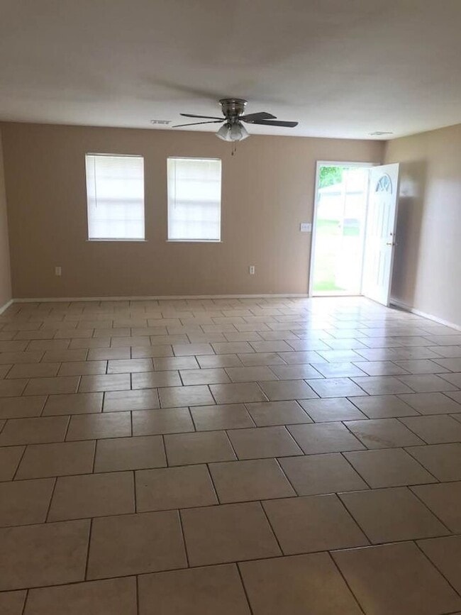 Building Photo - Nice 2 bedroom, 1 bath house