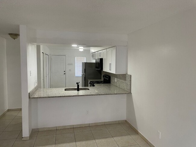 Building Photo - Duplex for lease