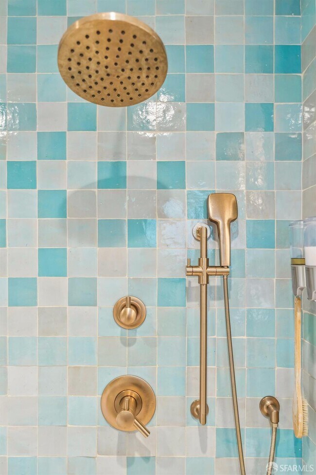 Building Photo - 7 Seymour St