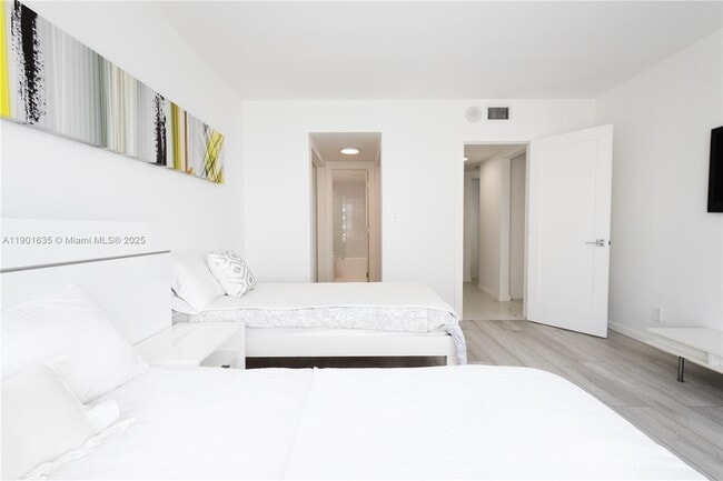 Building Photo - 4010 Galt Ocean Dr