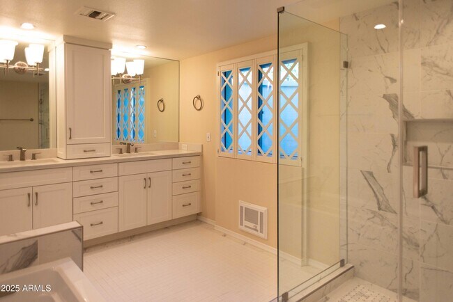 Building Photo - 6945 E Glenrosa Ave