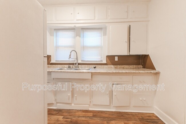 Building Photo - 1609 NE 18th St