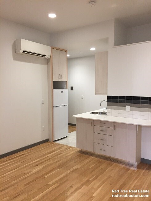 Building Photo - 144 Bowdoin St