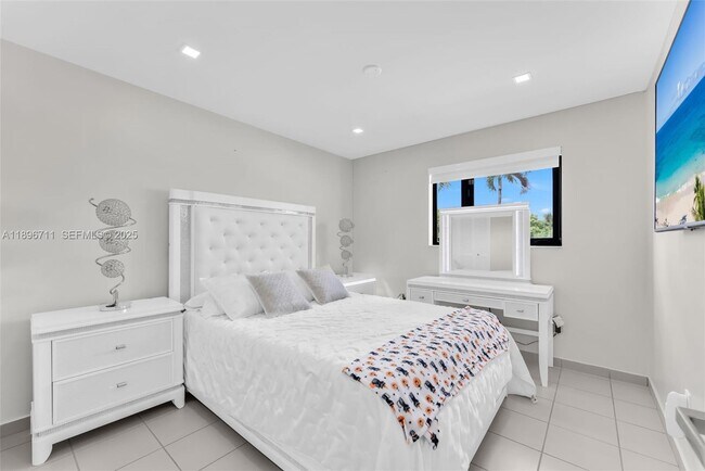 Building Photo - 1417 SW 139th Ave