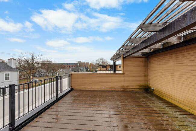 Building Photo - 462 W Stadium Blvd
