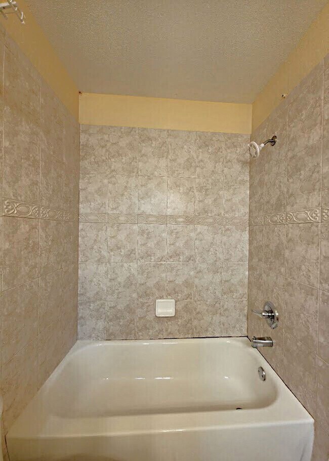 Building Photo - Beautiful 1 Bedroom + Den at Village Creek