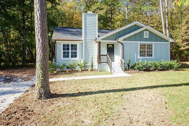 Building Photo - Three Bedroom Home!