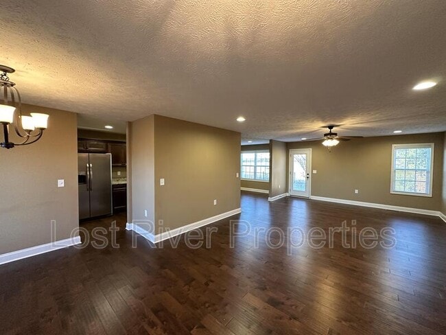 Building Photo - 381 Paige Ave