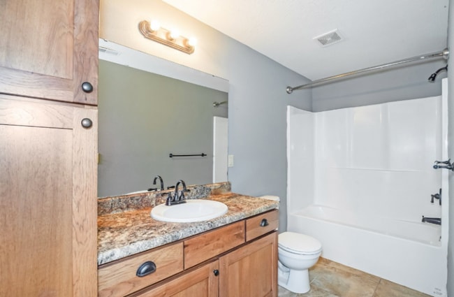 Building Photo - 4673 Oneida Dr