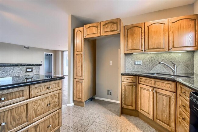 Building Photo - 40 N Interstate Hwy 35