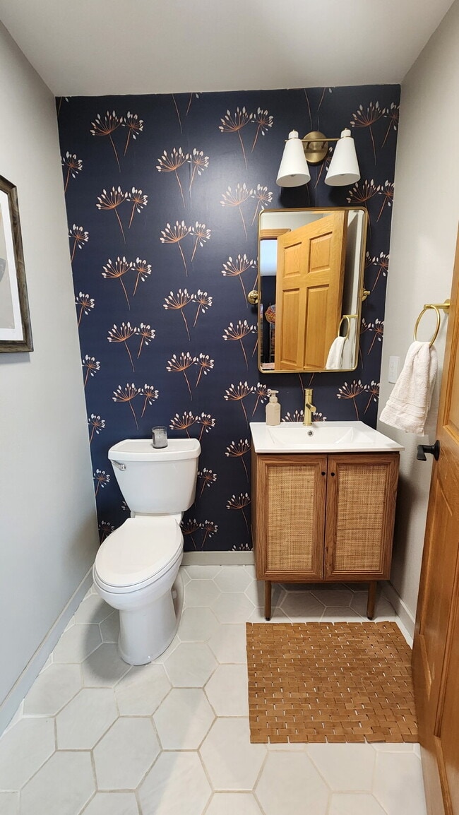 Building Photo - Designer 4 Bedroom Home with Sauna and Walk-Out Lower Level - Available May or June 1st