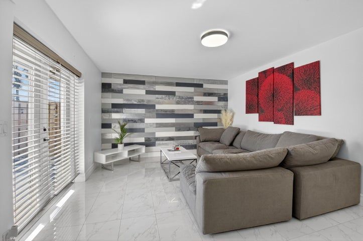 Building Photo - 4310 Village Dr