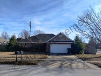 Building Photo - 1850 N Cannondale Dr